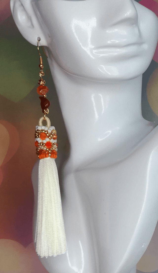 Boucles d&#039;oreille pompon et agate